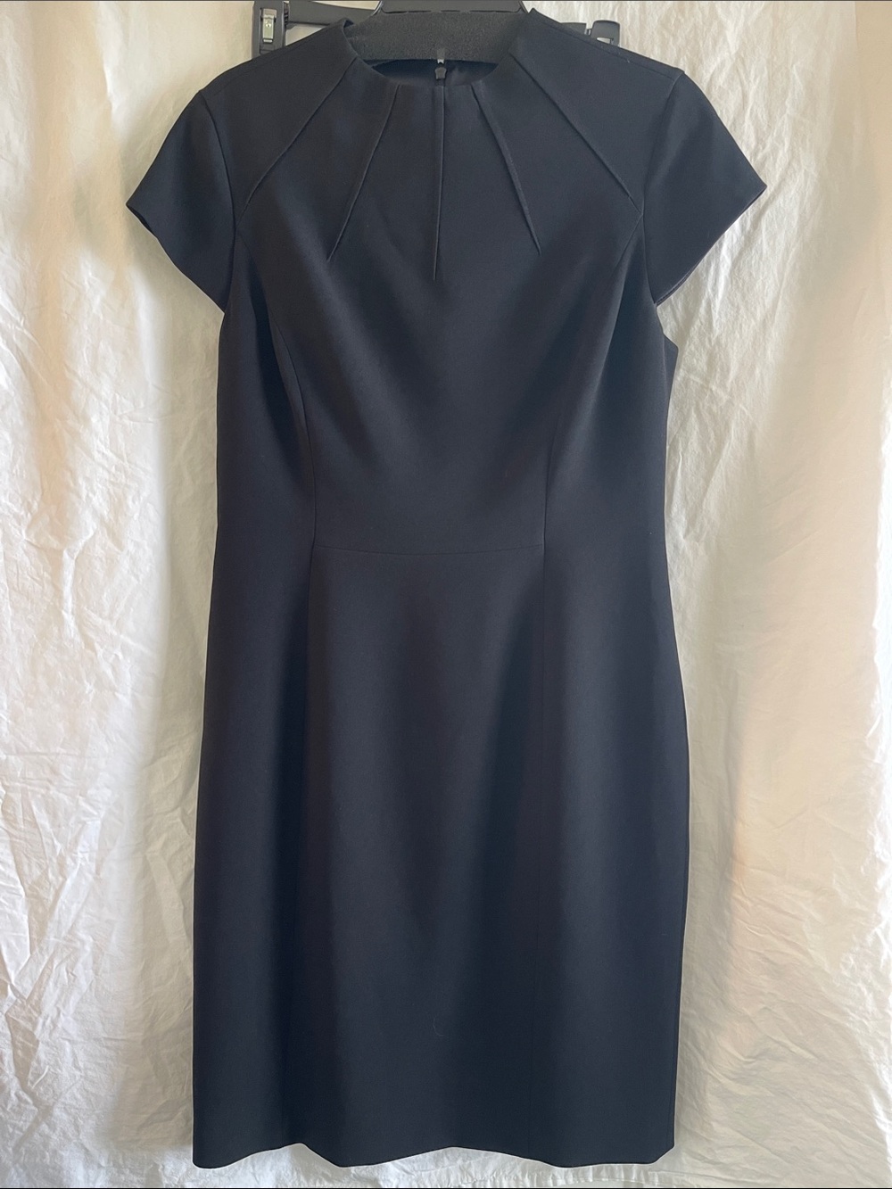 Elie Tahari Classic Little Black Dress  Cap-Sleeve Sheath Dress NWT Size 10